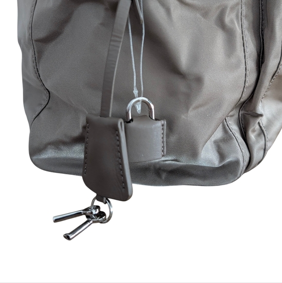 TUMI Voyageur Q-Tote - NWOT Mink - Silver - Includes lock & key - Picture 2 of 14